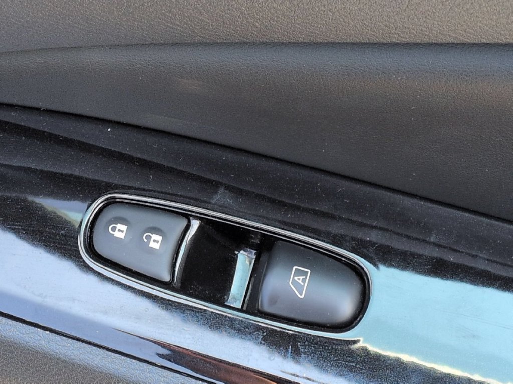 Used 2025 Nissan Altima 2.5 SR AWD/4WD image 30