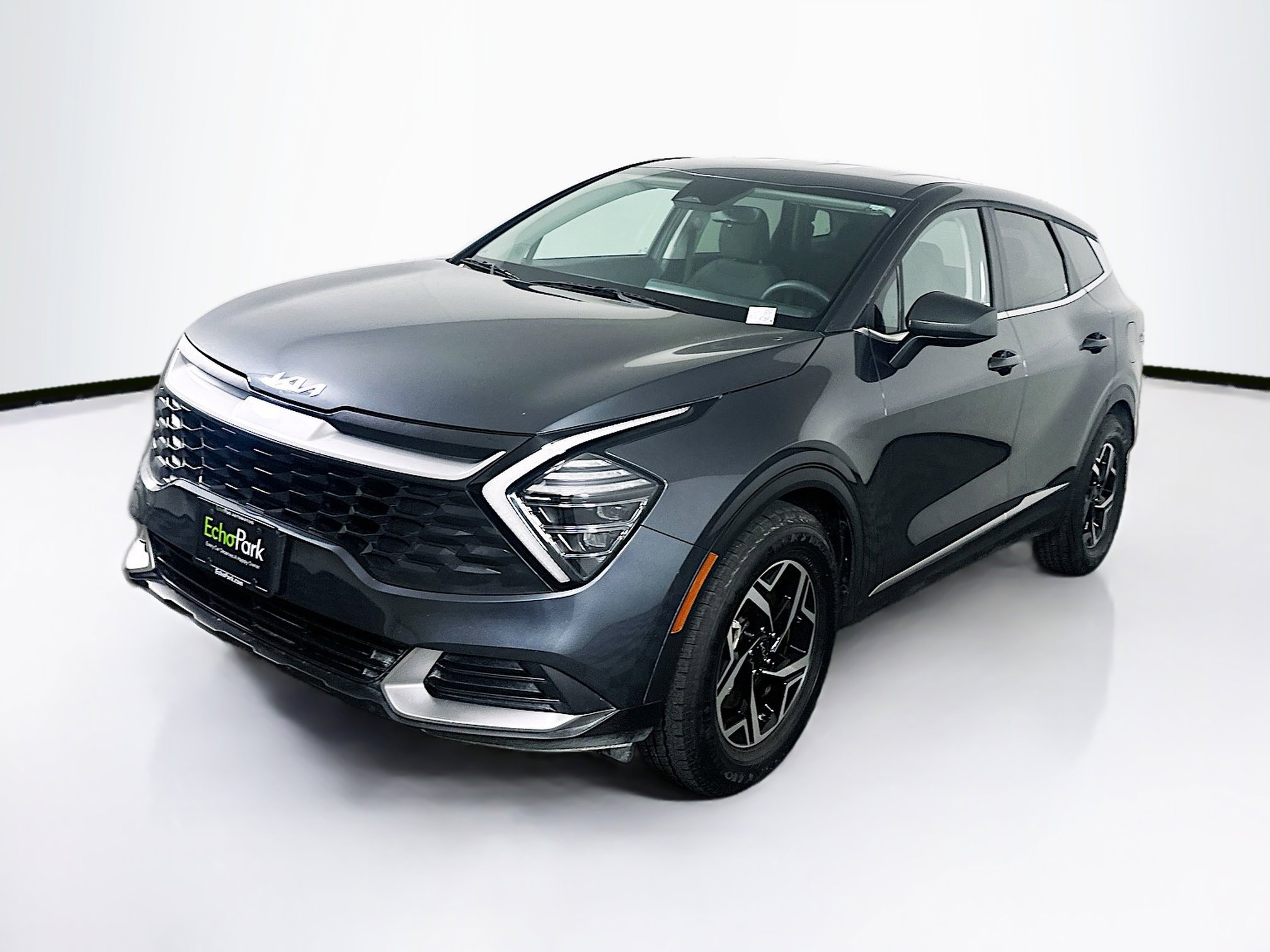 Used 2025 Kia Sportage LX image 3