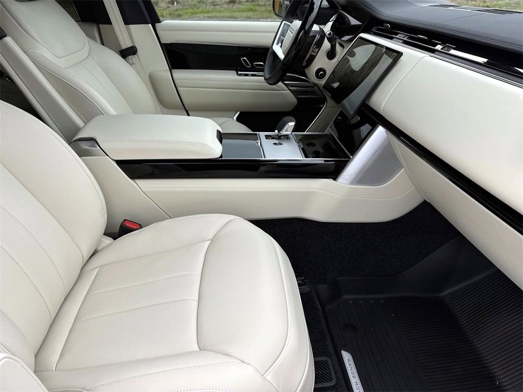 New 2026 Land Rover Range Rover Long Wheelbase SE image 11