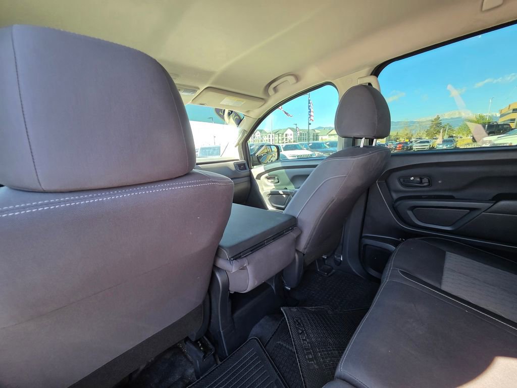 Used 2022 Nissan Titan S image 9