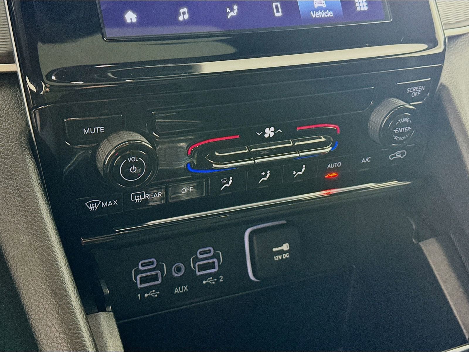 Used 2024 Jeep Grand Cherokee Laredo X image 13