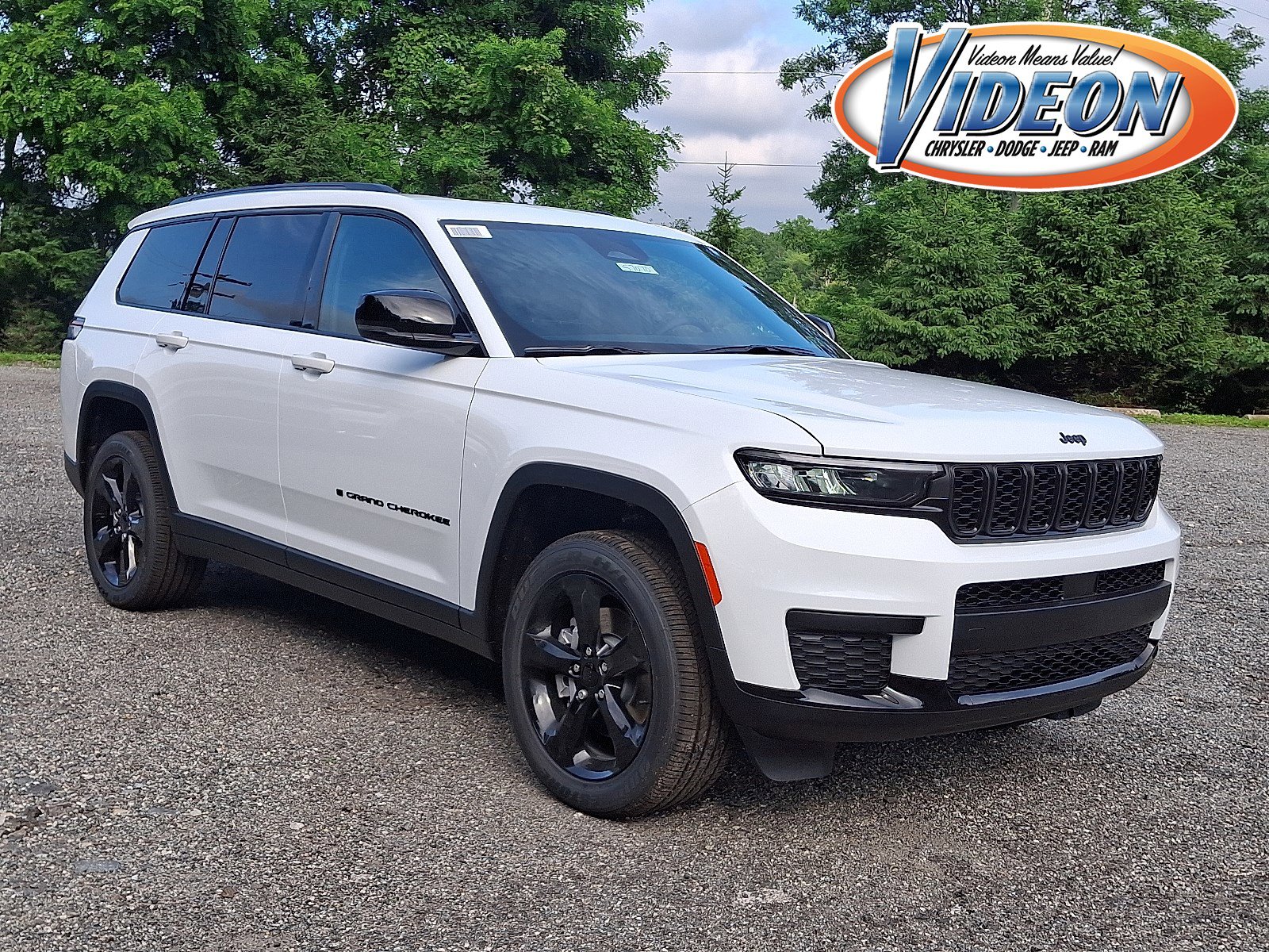 New 2025 Jeep Grand Cherokee L Altitude image 1