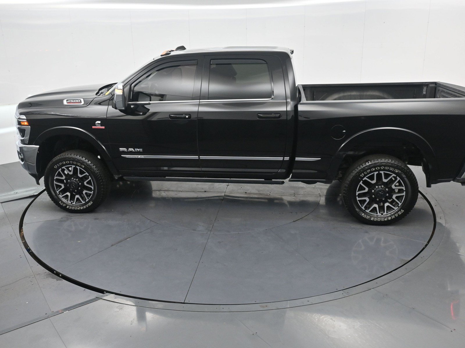 Used 2025 RAM 2500 Limited AWD/4WD image 23