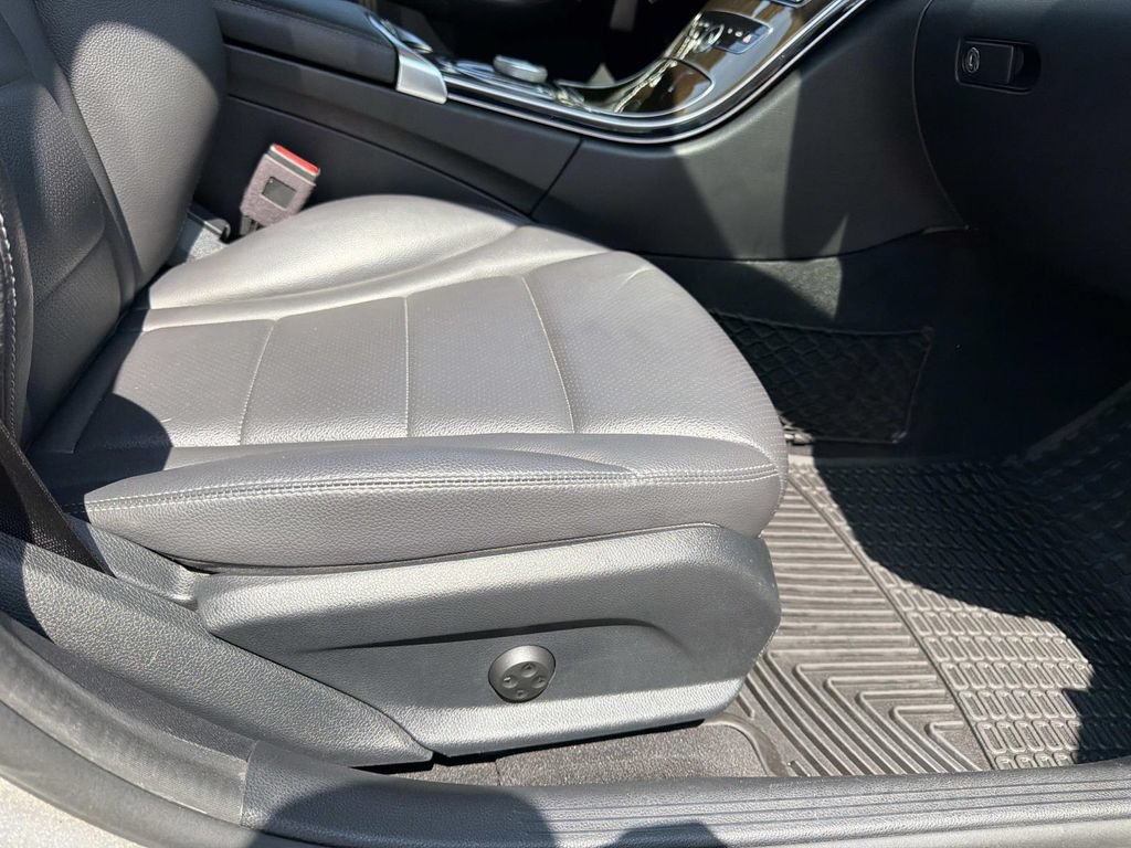 Used 2019 Mercedes-Benz C 300 Sedan image 12