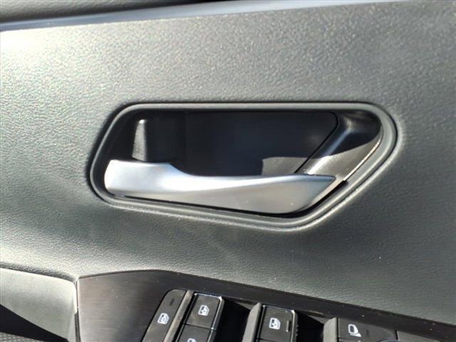 New 2026 Nissan Kicks SR image 17