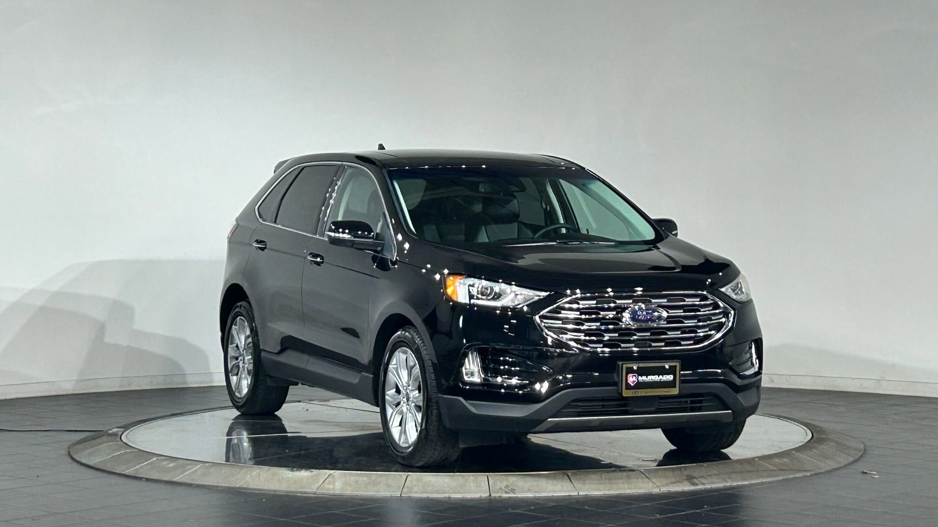 Used 2019 Ford Edge Titanium AWD/4WD image 2
