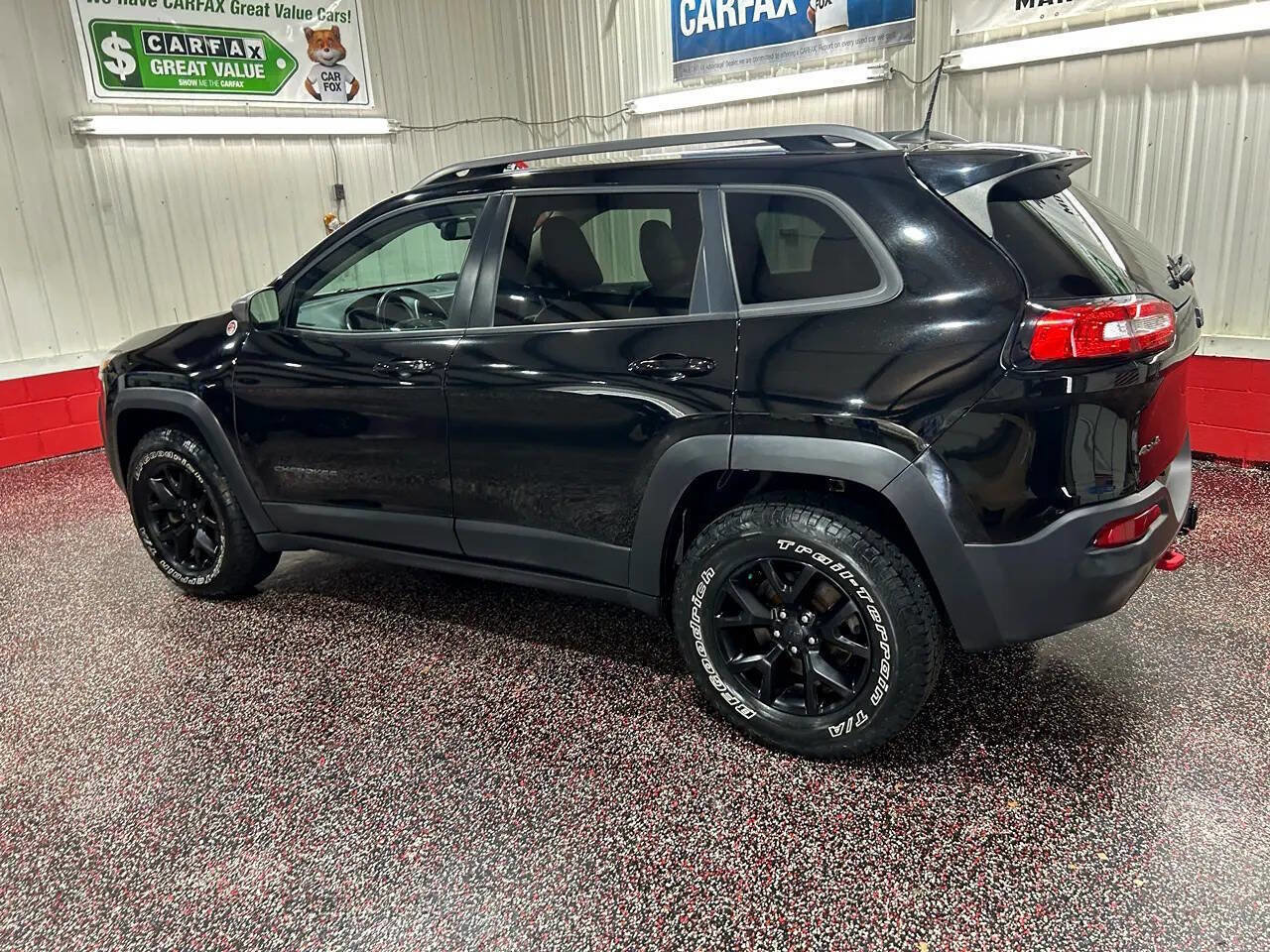 Used 2018 Jeep Cherokee Trailhawk w/ Cold Weather Group image 11
