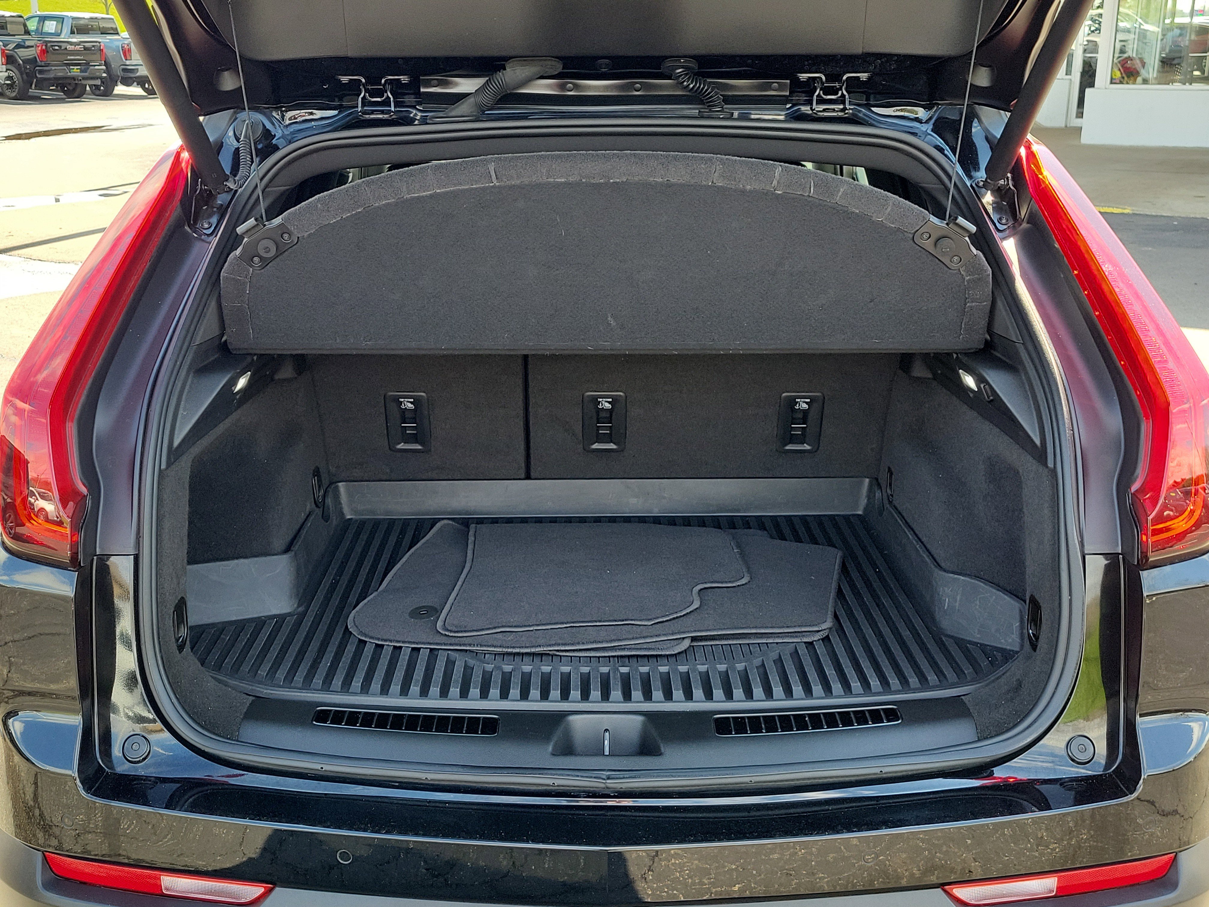 Used 2023 Cadillac XT4 Premium Luxury image 9