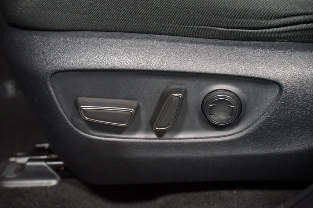 Certified 2025 Toyota RAV4 XLE FWD image 33