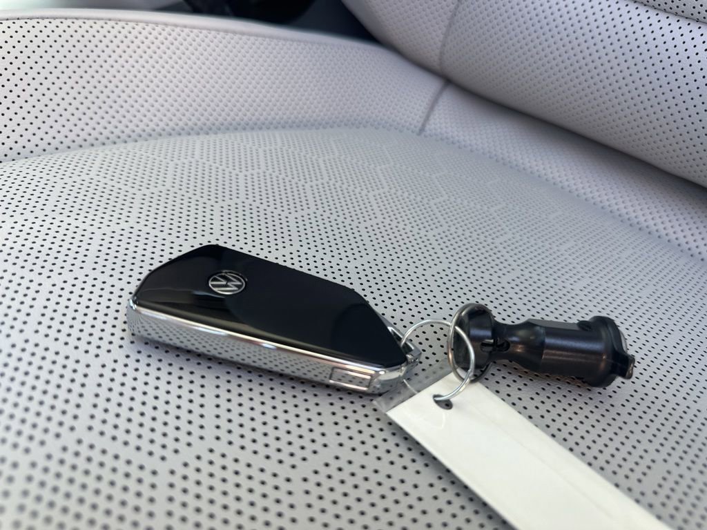 New 2025 Volkswagen ID. Buzz 1st Edition image 27