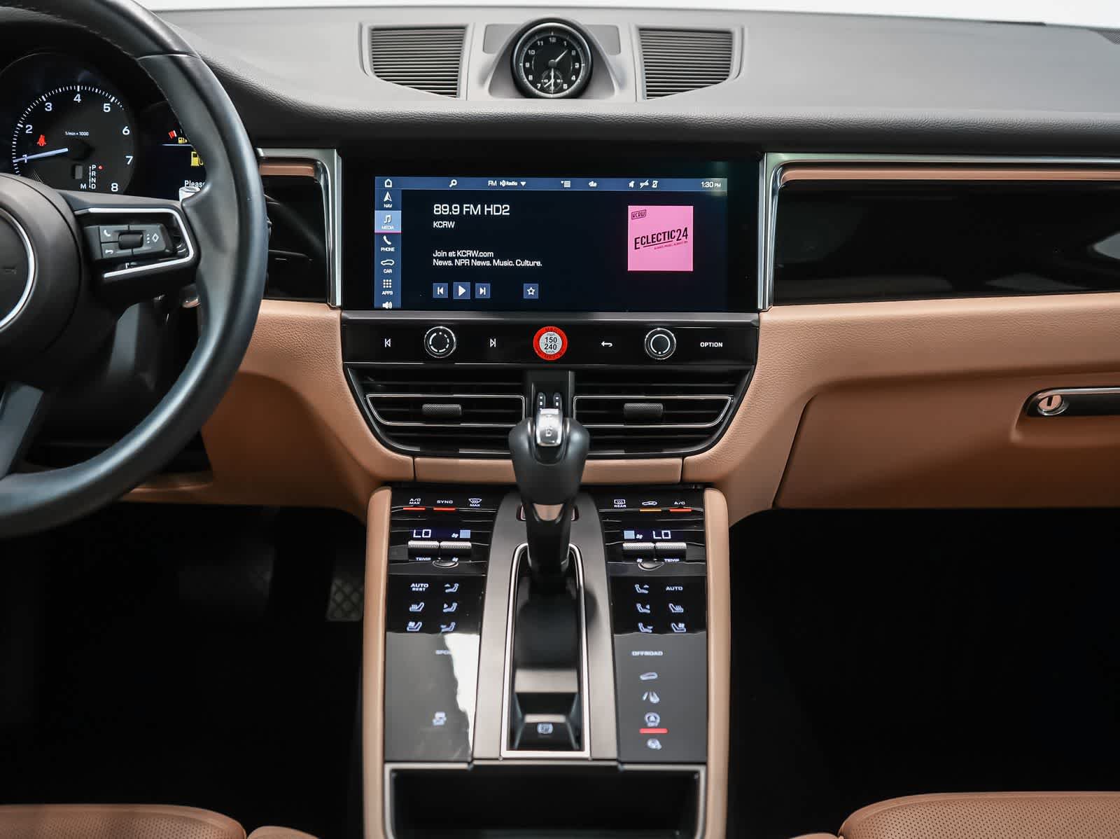 Certified 2024 Porsche Macan AWD/4WD image 17