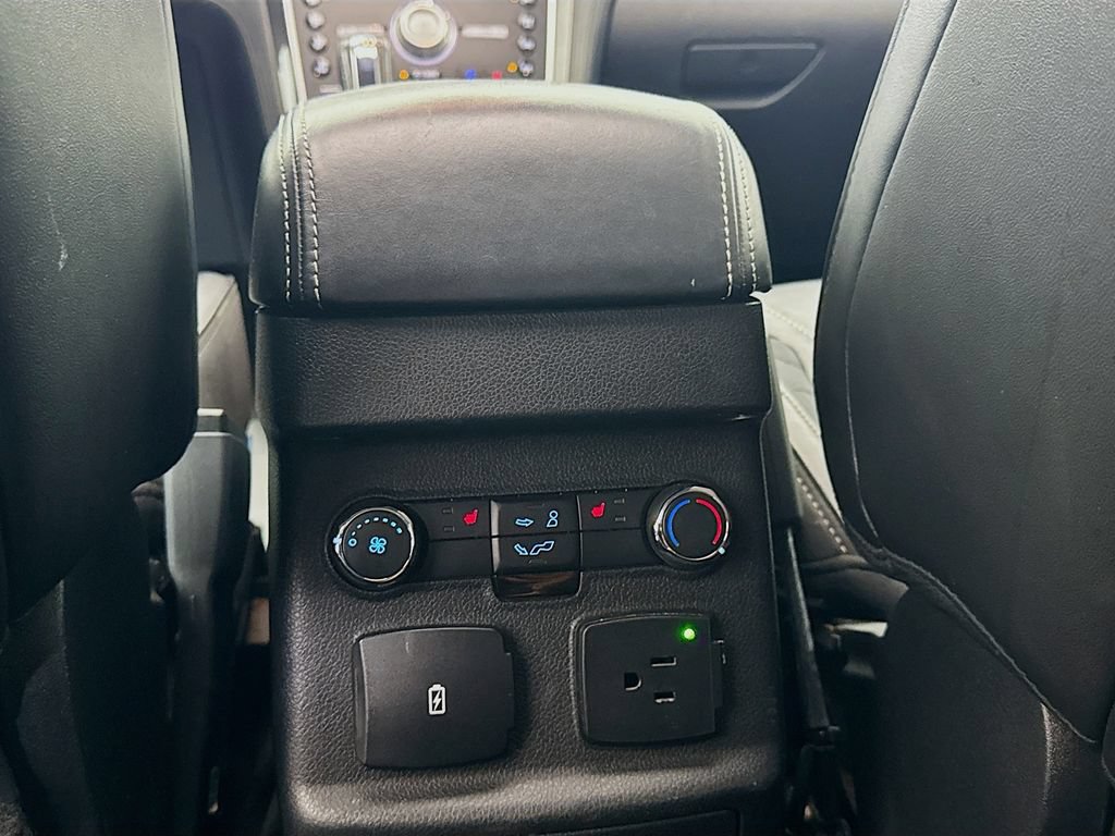 Used 2017 Ford Explorer Platinum AWD/4WD image 32