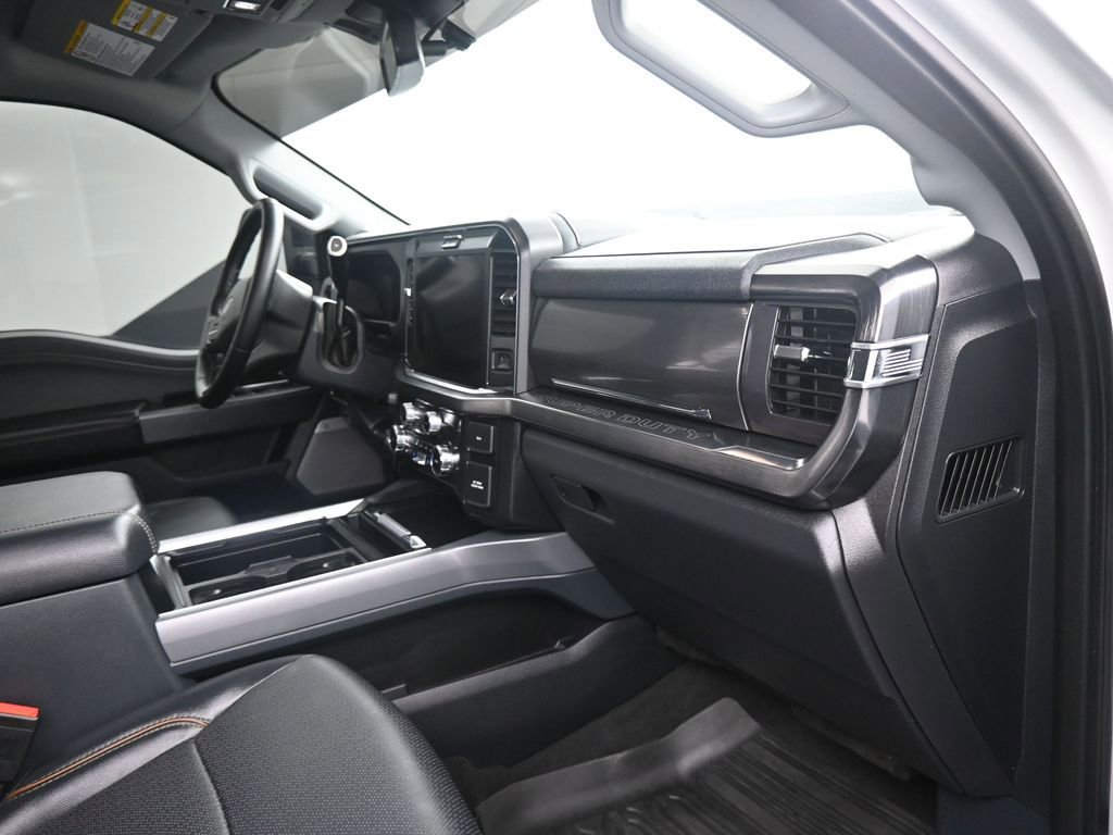 Used 2025 Ford F250 Lariat w/ FX4 Off-Road Package image 3