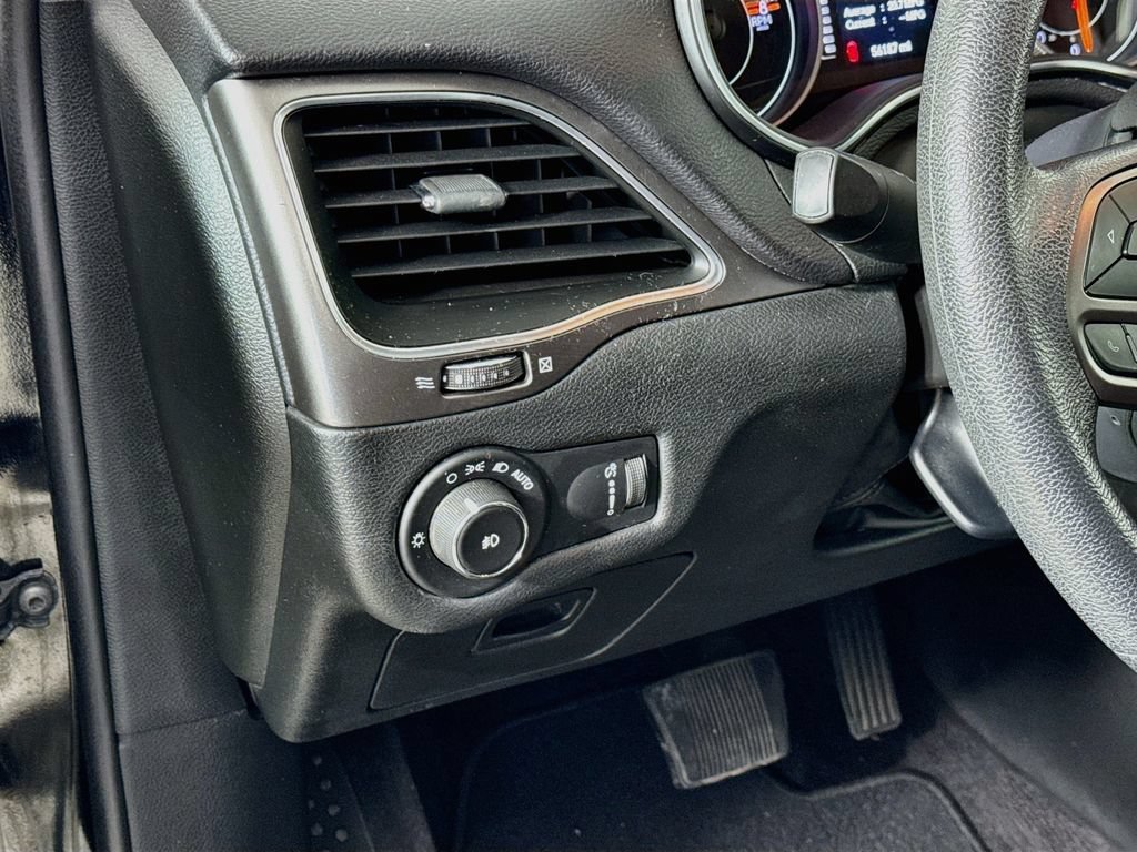 Used 2019 Jeep Cherokee Latitude w/ Popular Appearance Group FWD image 10