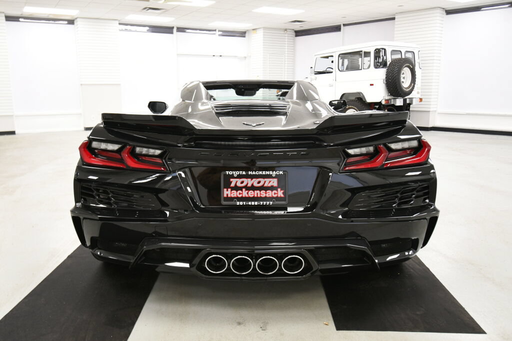 Used 2024 Chevrolet Corvette Z06 RWD image 6