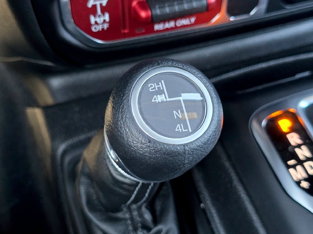 Used 2025 Jeep Wrangler Unlimited Sport AWD/4WD image 8