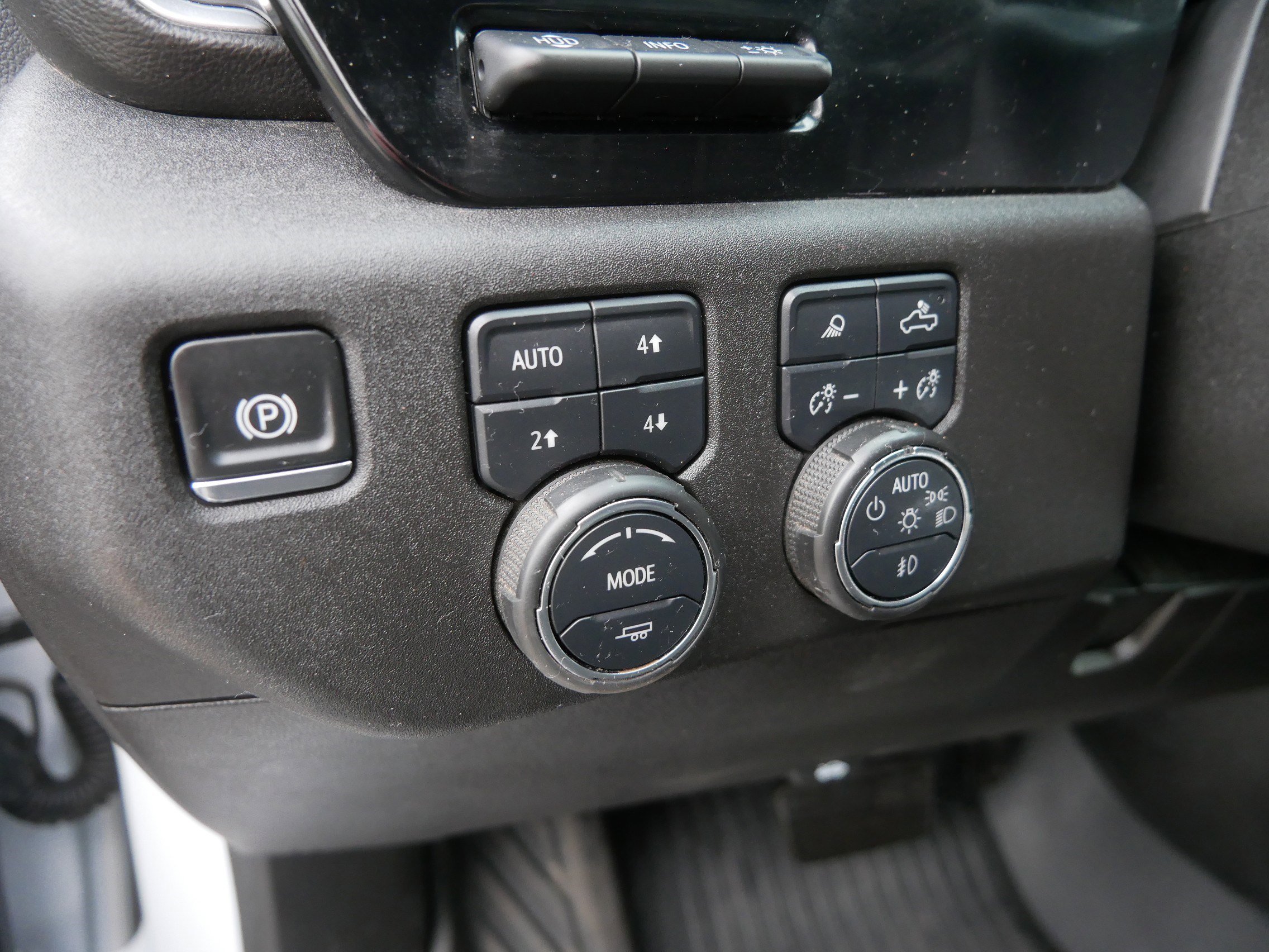 Used 2025 Chevrolet Silverado 3500 High Country w/ Technology Package AWD/4WD image 26