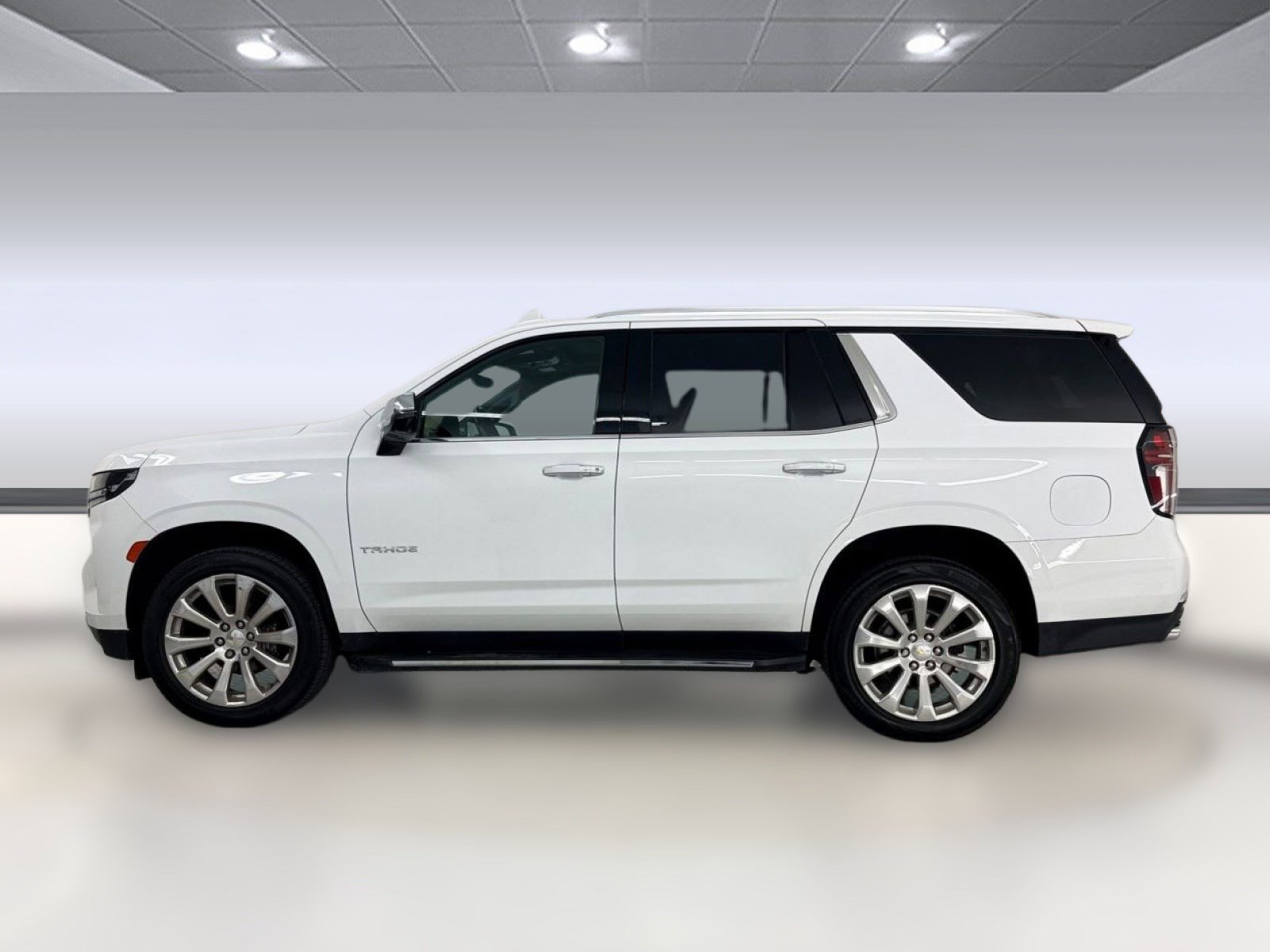 Used 2022 Chevrolet Tahoe Premier RWD image 2
