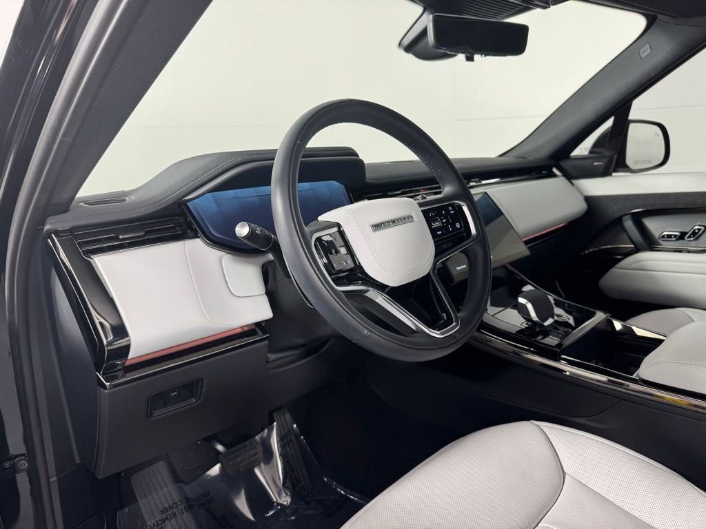 Used 2025 Land Rover Range Rover Sport SE AWD/4WD image 9