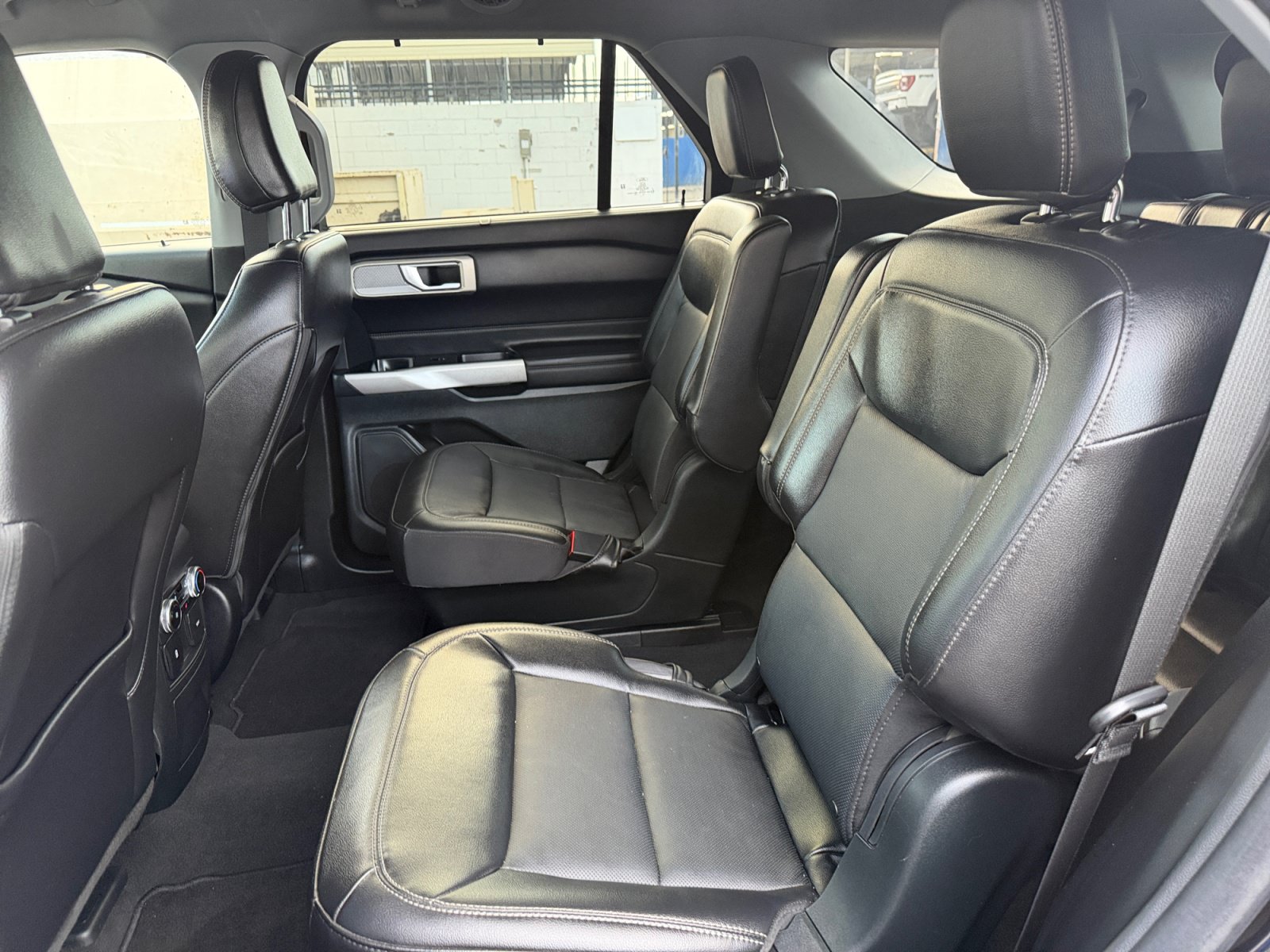 Used 2023 Ford Explorer Limited AWD/4WD image 16