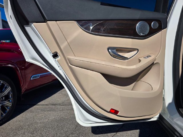 Used 2018 Mercedes-Benz GLC 300 4MATIC image 15