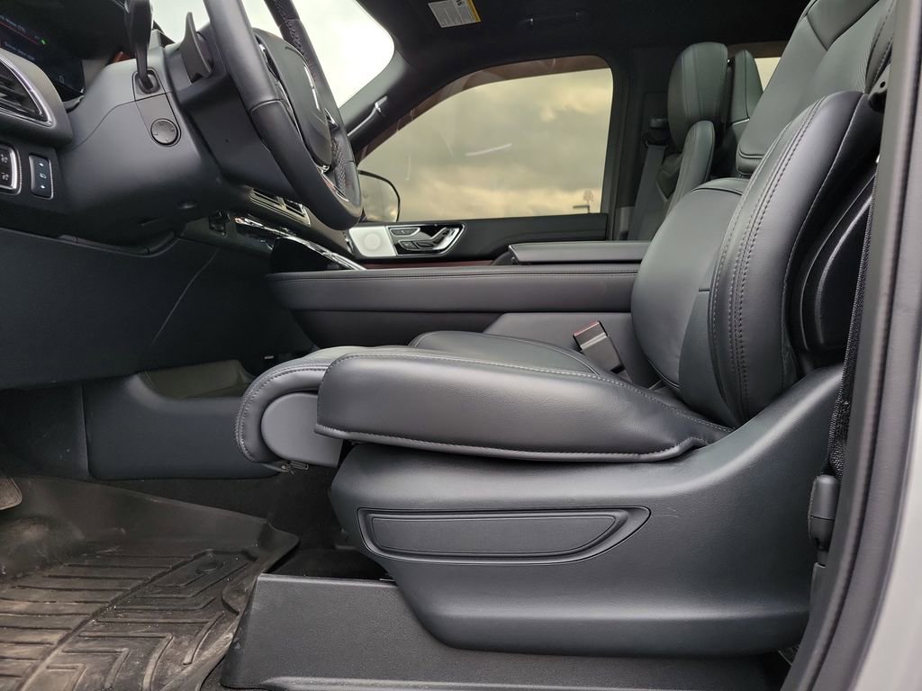 Used 2024 Lincoln Navigator L Reserve image 17