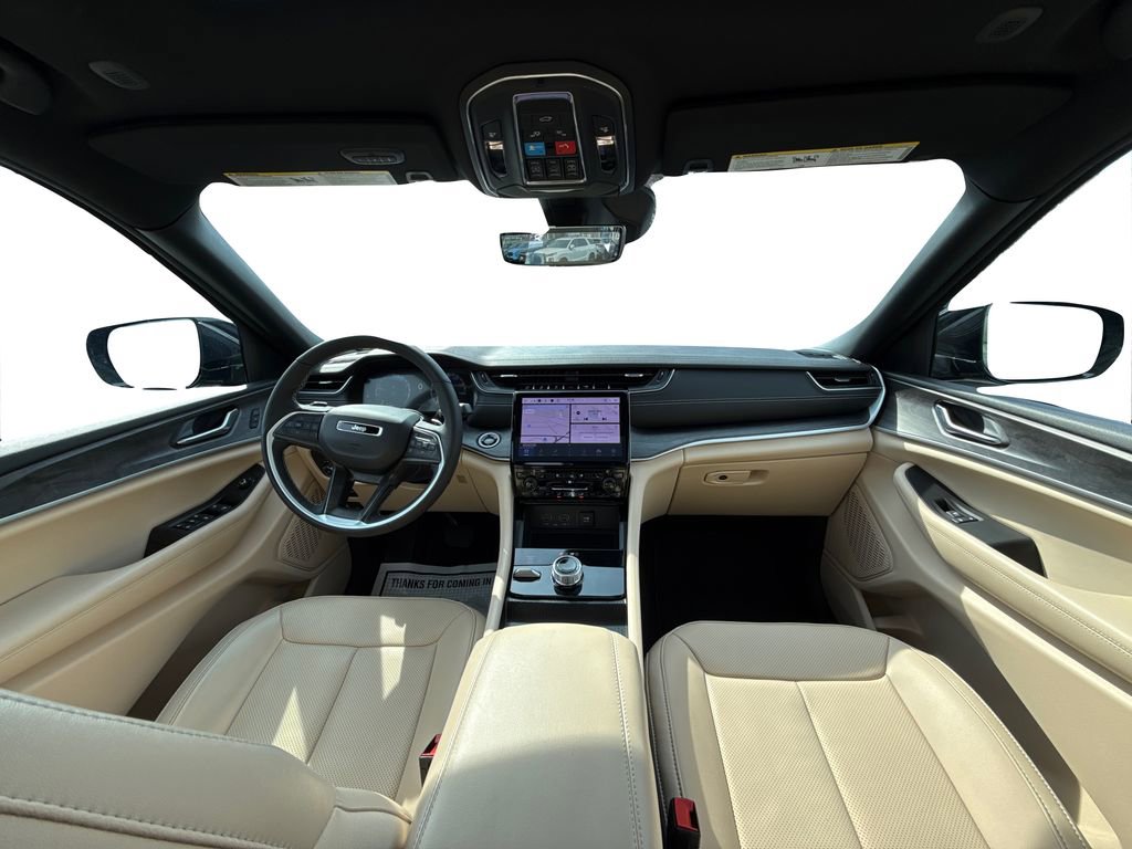 Used 2025 Jeep Grand Cherokee L Limited w/ Luxury Tech Group II image 19