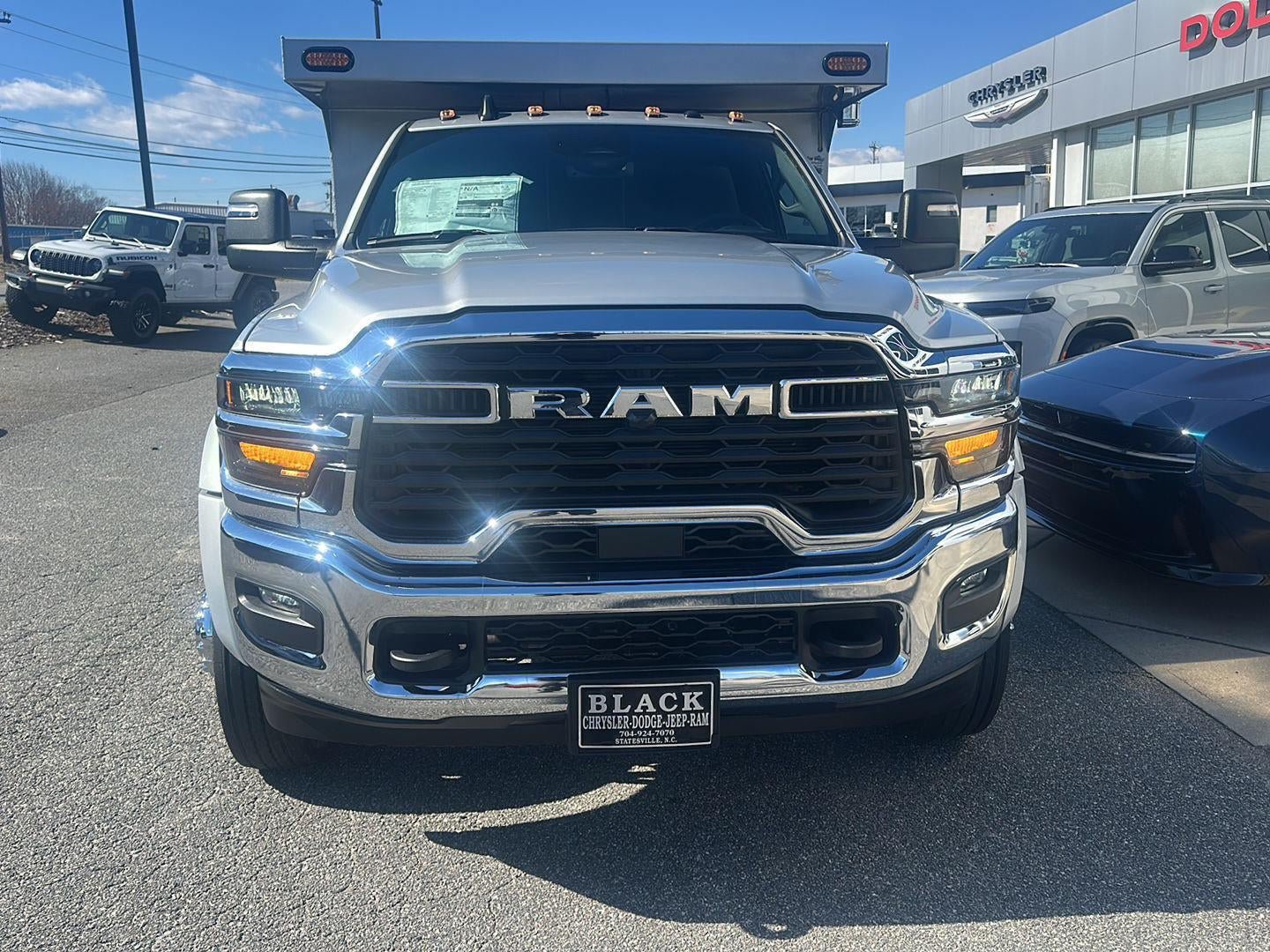New 2026 RAM 5500 4x4 Regular Cab image 2