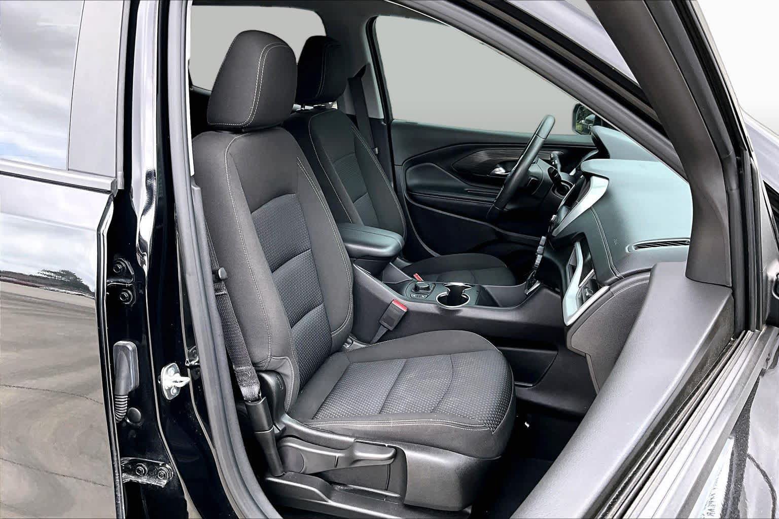 Used 2024 GMC Terrain SLE w/ Driver Convenience Package FWD image 17