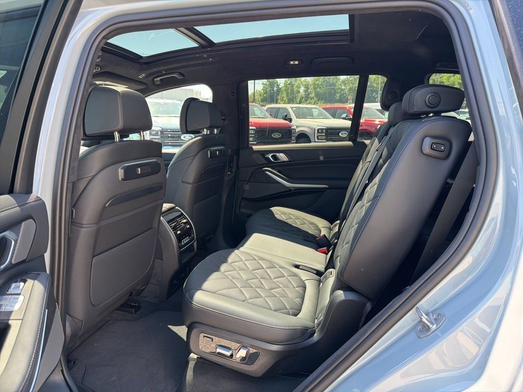 Used 2025 BMW X7 xDrive40i w/ M Sport Package image 15