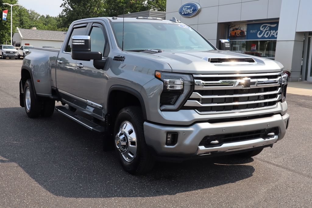 Used 2026 Chevrolet Silverado 3500 High Country w/ High Country Premium Package AWD/4WD video 2