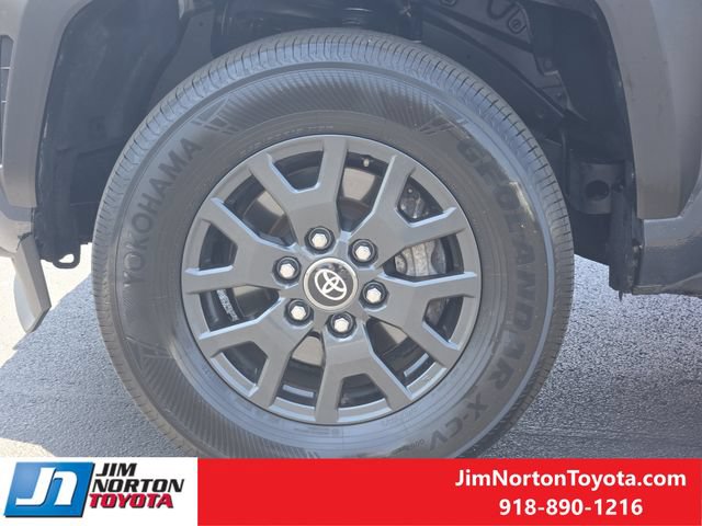 Used 2025 Toyota 4Runner SR5 AWD/4WD image 13
