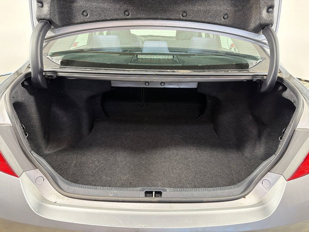 Used 2015 Toyota Camry LE FWD image 18