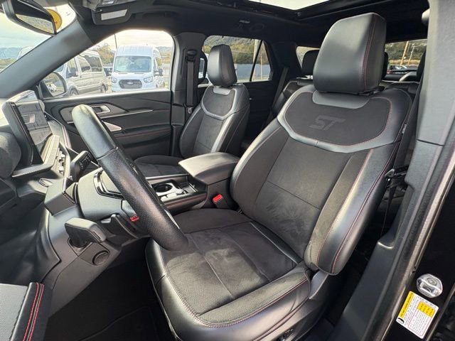 Used 2025 Ford Explorer ST image 27