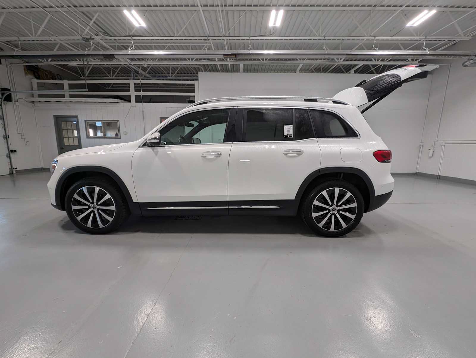 Used 2022 Mercedes-Benz GLB 250 4MATIC image 12