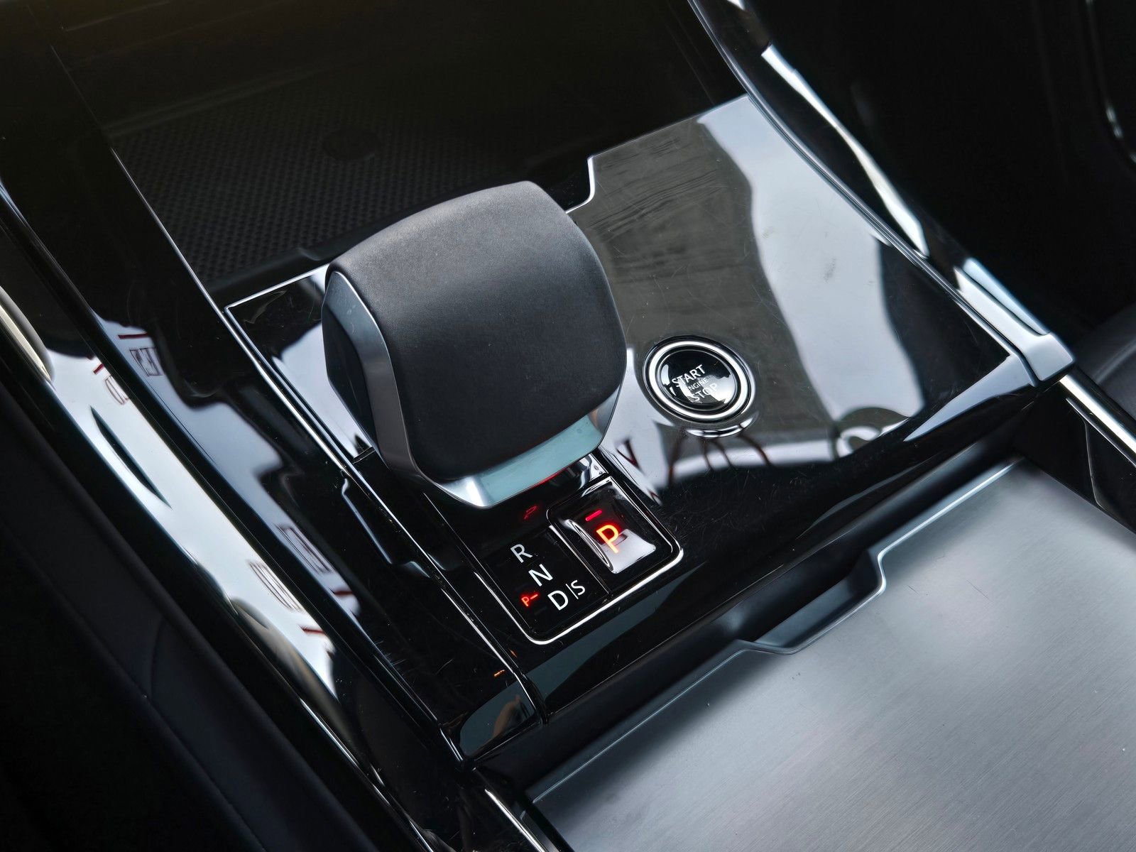 Used 2025 Land Rover Range Rover Sport SE image 20