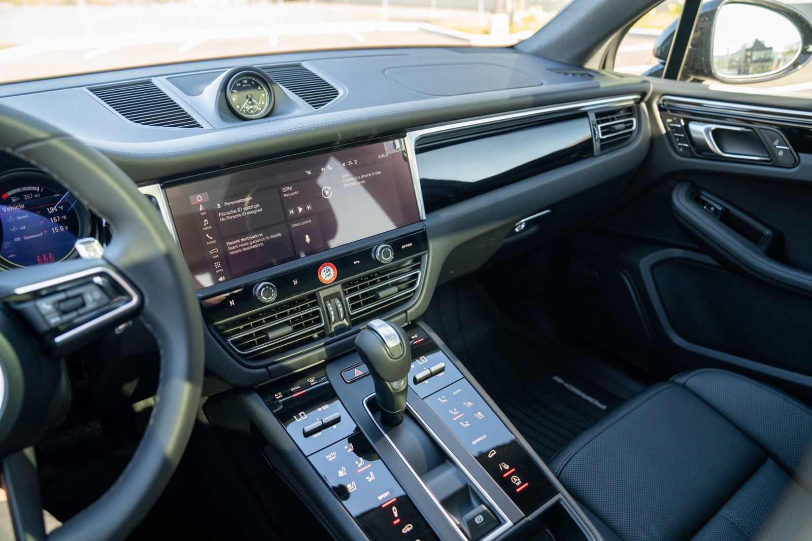 New 2026 Porsche Macan AWD/4WD image 16