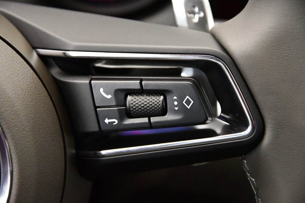 Used 2025 Porsche Macan image 21