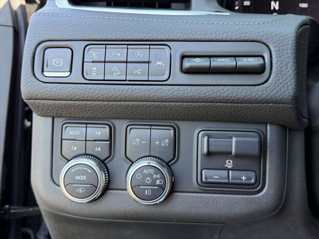 Used 2023 GMC Yukon Denali w/ Denali Reserve Package AWD/4WD image 25