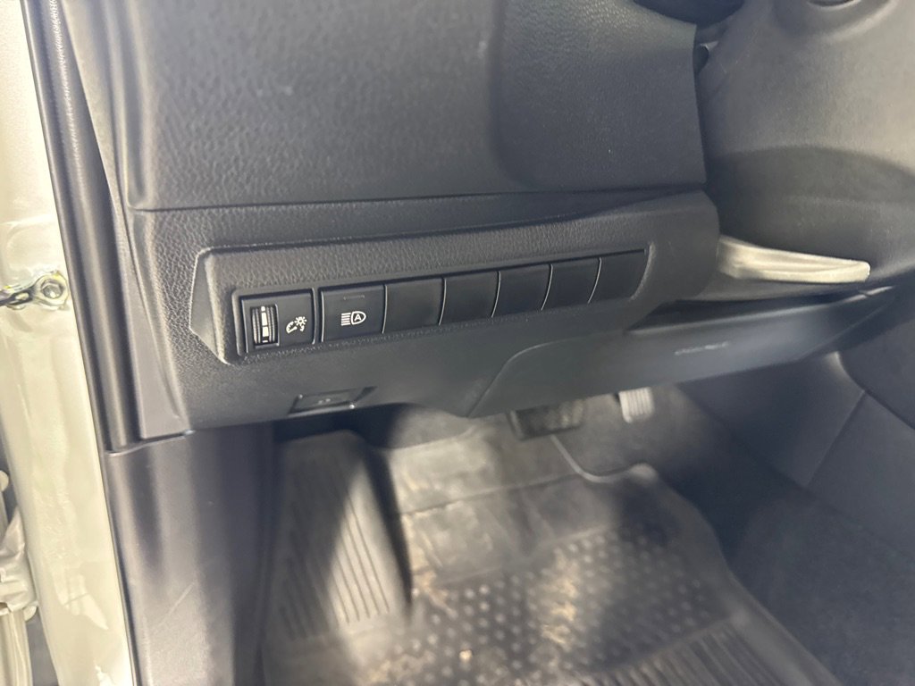 Used 2020 Toyota Corolla LE image 13