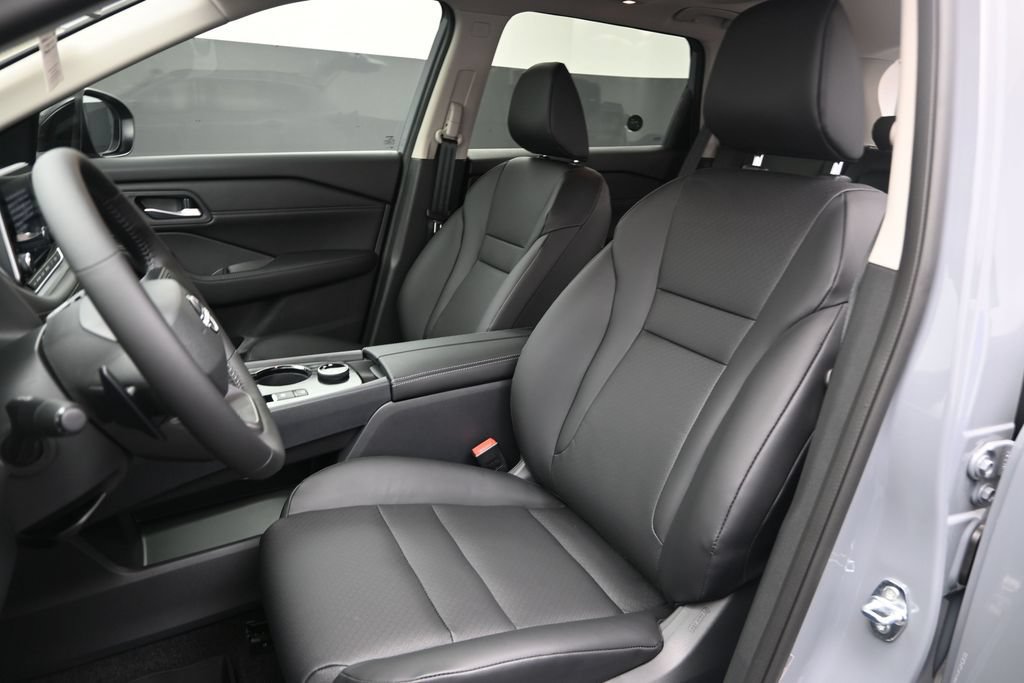 New 2026 Nissan Rogue Dark Armor AWD/4WD image 18