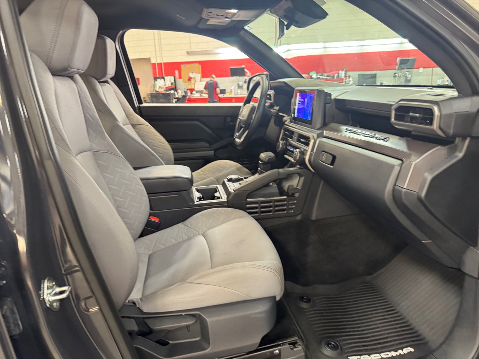 Certified 2025 Toyota Tacoma SR5 AWD/4WD image 19