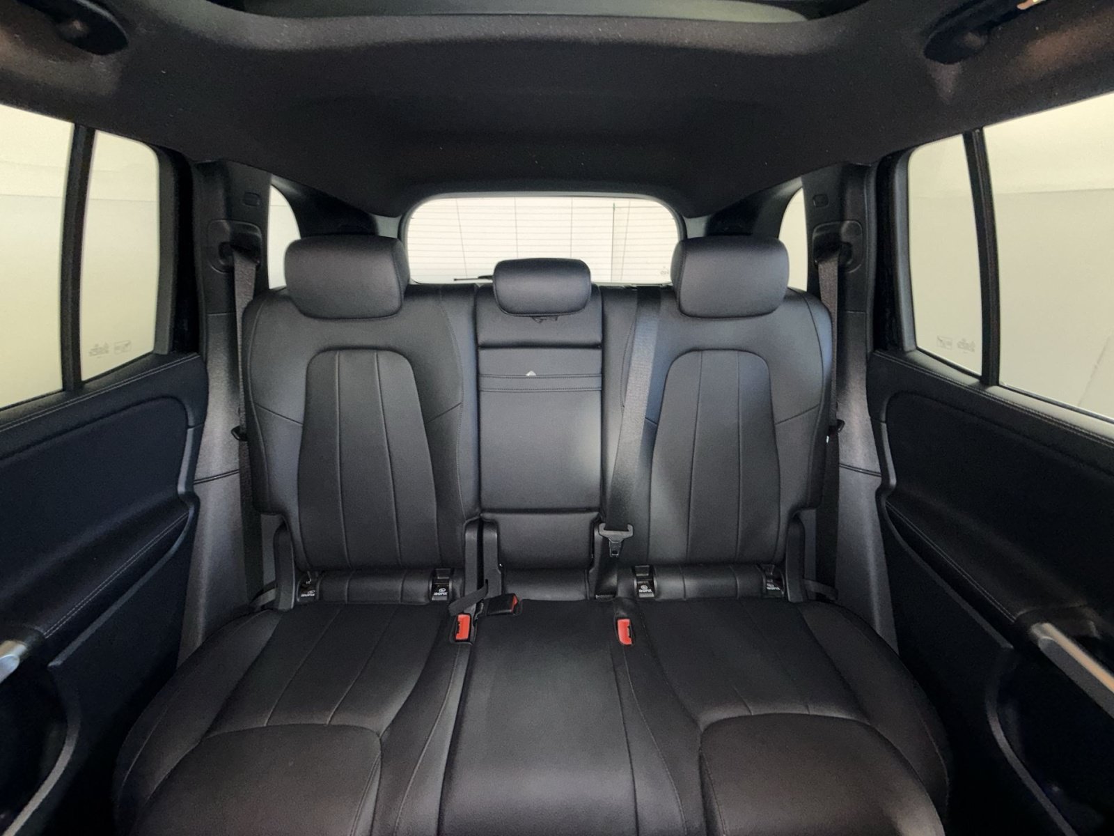 Used 2023 Mercedes-Benz GLB 250 4MATIC image 25