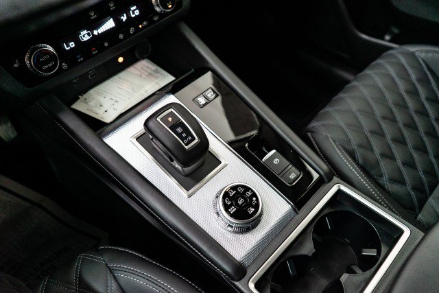 New 2025 Mitsubishi Outlander SEL image 9