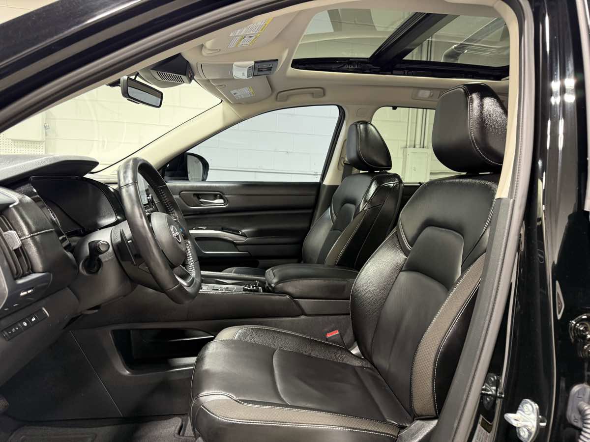 Used 2024 Nissan Pathfinder SL w/ SL Premium Package AWD/4WD image 16