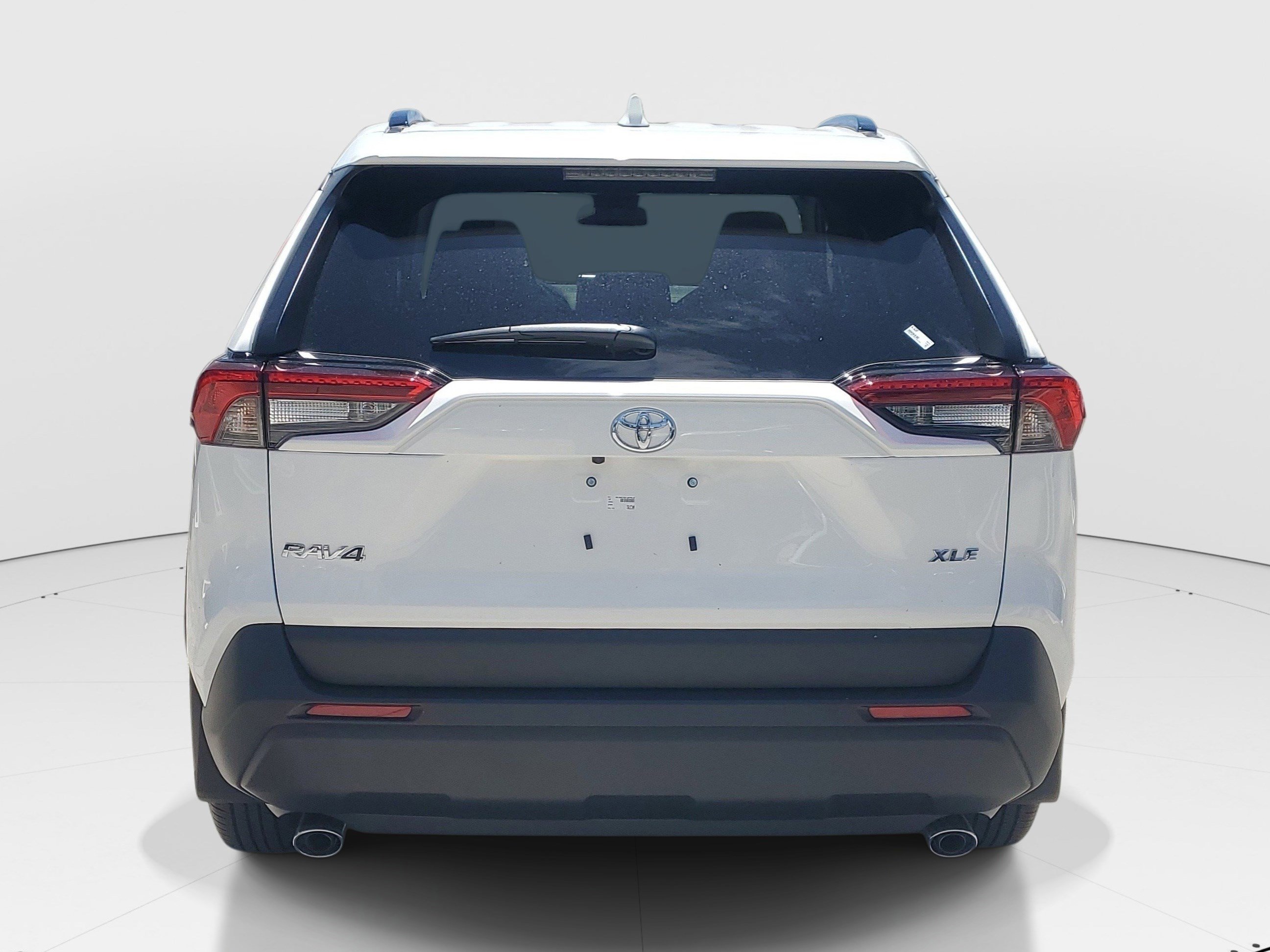 Used 2025 Toyota RAV4 XLE w/ Convenience Package image 4