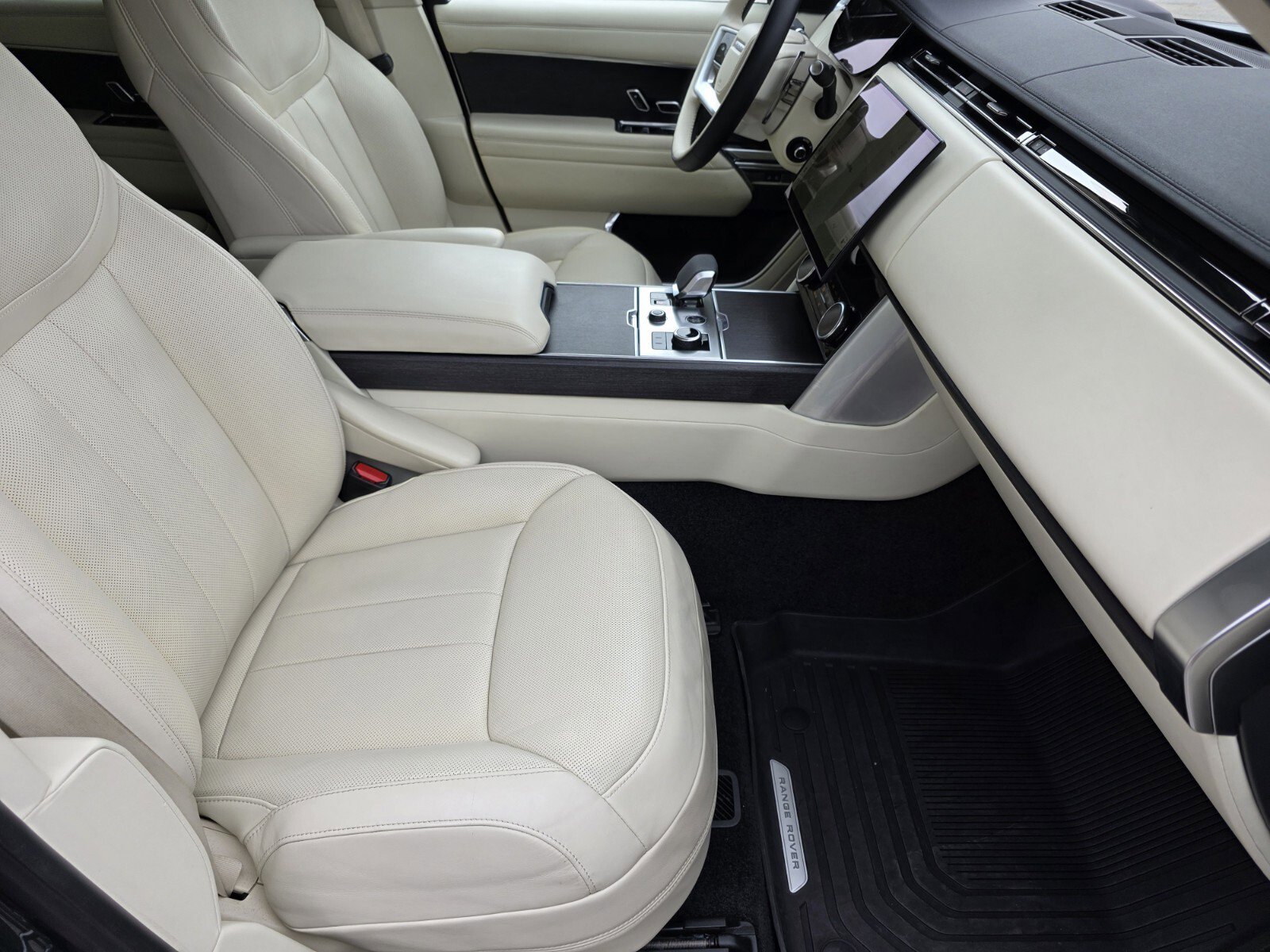 Certified 2023 Land Rover Range Rover SE image 3