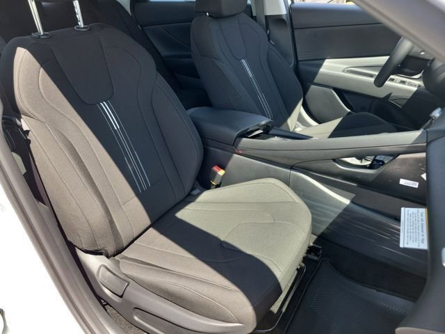 New 2026 Hyundai Elantra Hybrid FWD image 21