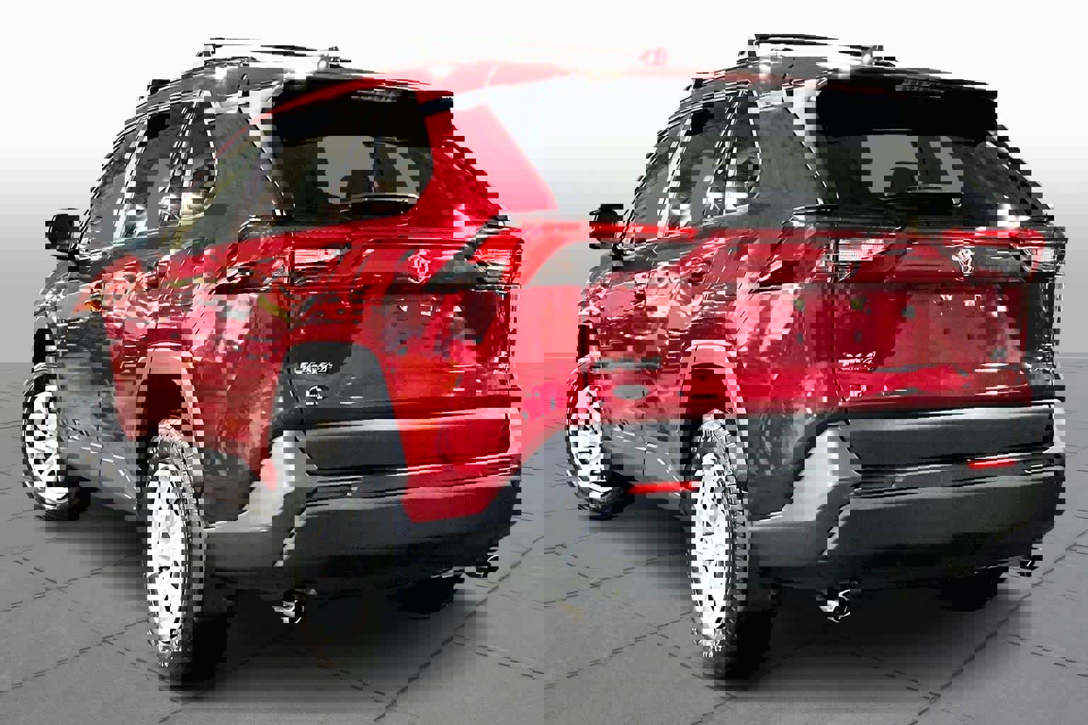 Used 2021 Toyota RAV4 LE image 12