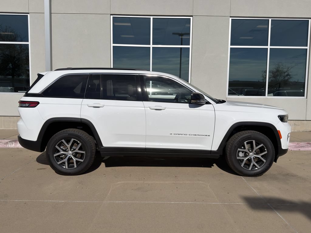 New 2025 Jeep Grand Cherokee Limited w/ Luxury Tech Group II AWD/4WD image 4